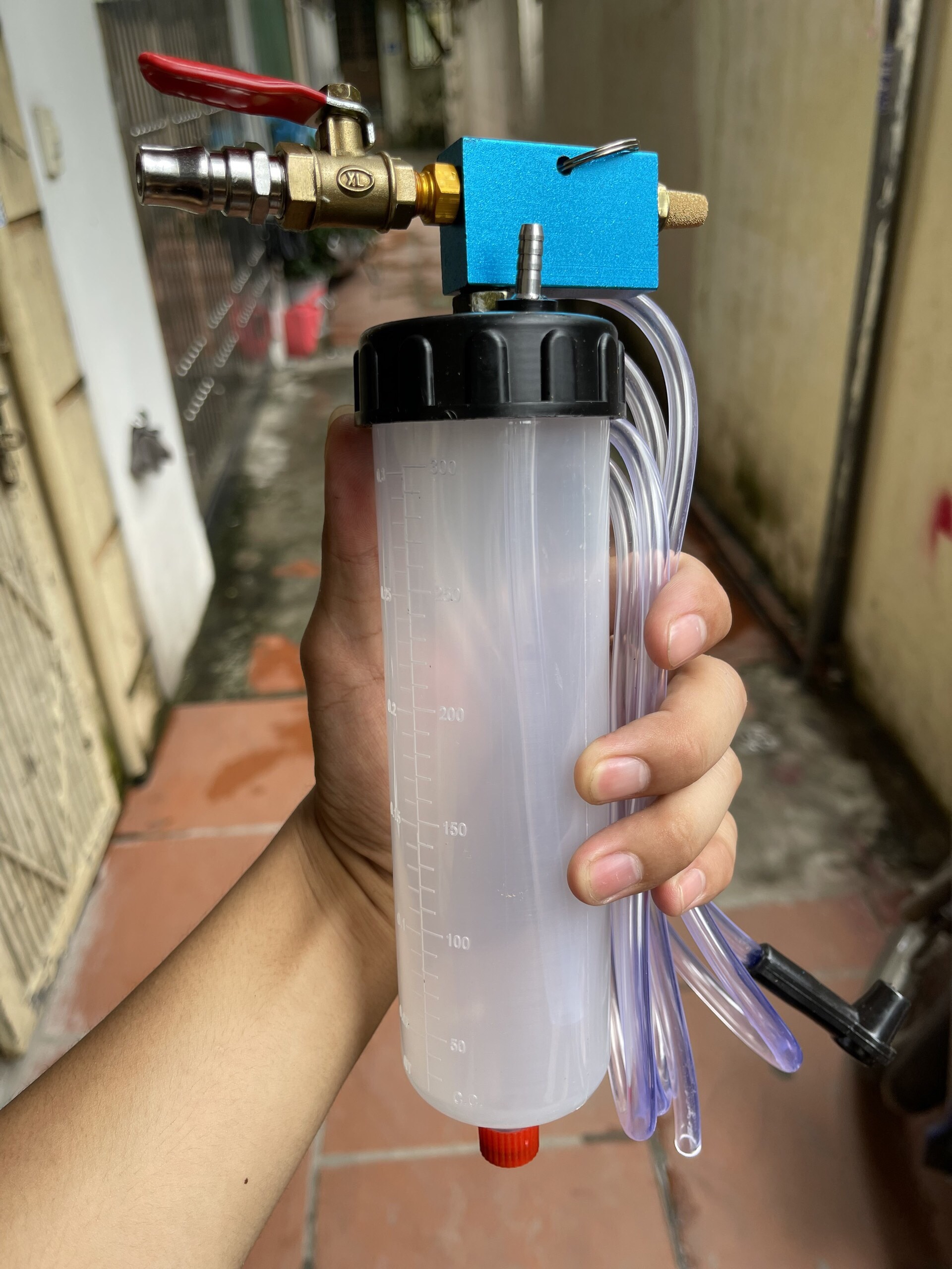 Xả e dầu phanh nhựa - hút dầu phanh xe máy ô tô - dung tích 300ml - hỗ trợ thay thế dầu phanh cực nhanh