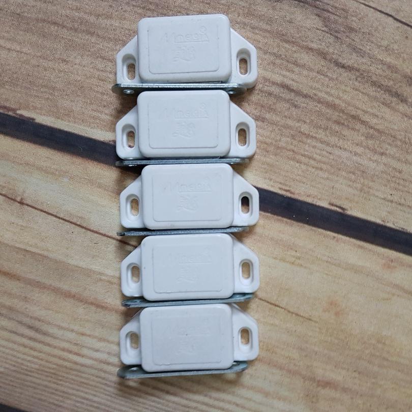 BỘ 5 NAM CHÂM HÍT GIỮ CÁNH CỬA TỦ CỬA SỔ LOẠi TO.