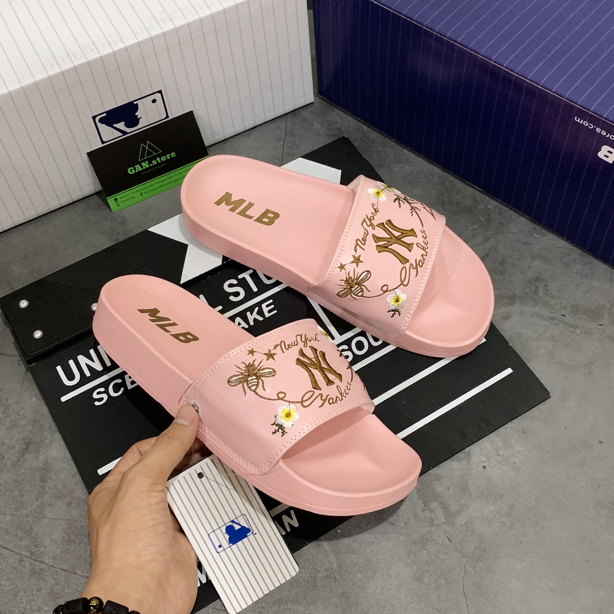 DÉP MLB MICKEY HỒNG NY LOGO THÊU SANG TRỌNG - FULL HỘP - HCM