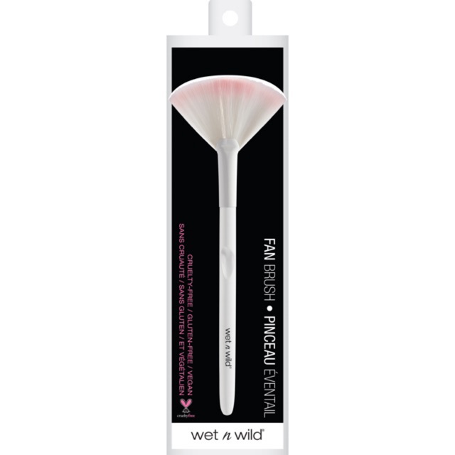 Cọ Quạt Đánh Highlight Wet n Wild Fan Brush Pinceau Eventail