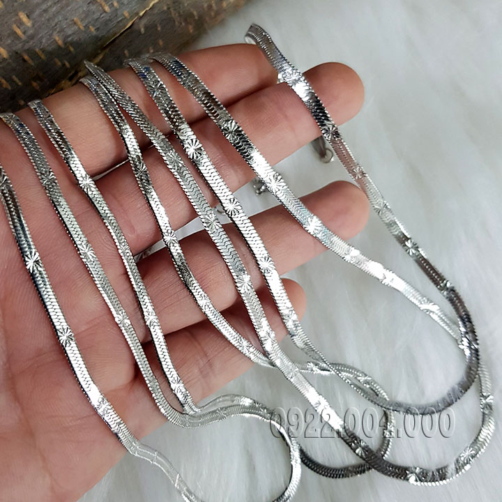 Dây chuyền mỳ dẹp khắc tia sáng cho bạn cá tính.