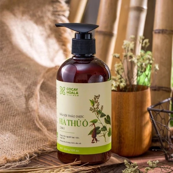 Dầu Gội Thảo Dược Hà Thủ Ô 300ml  Cocayhoala 2in1 kích thích mọc tóc và chặn đứng tình trạng rụng tóc.