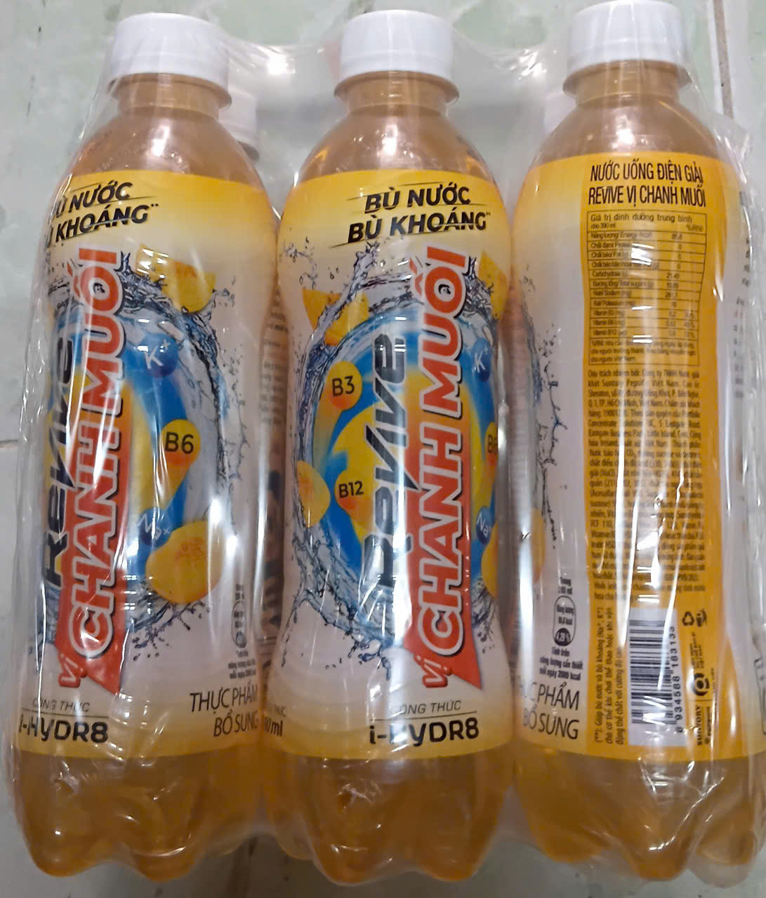 Lốc 6 chai nước bù khoáng Revive chanh muối 390ml