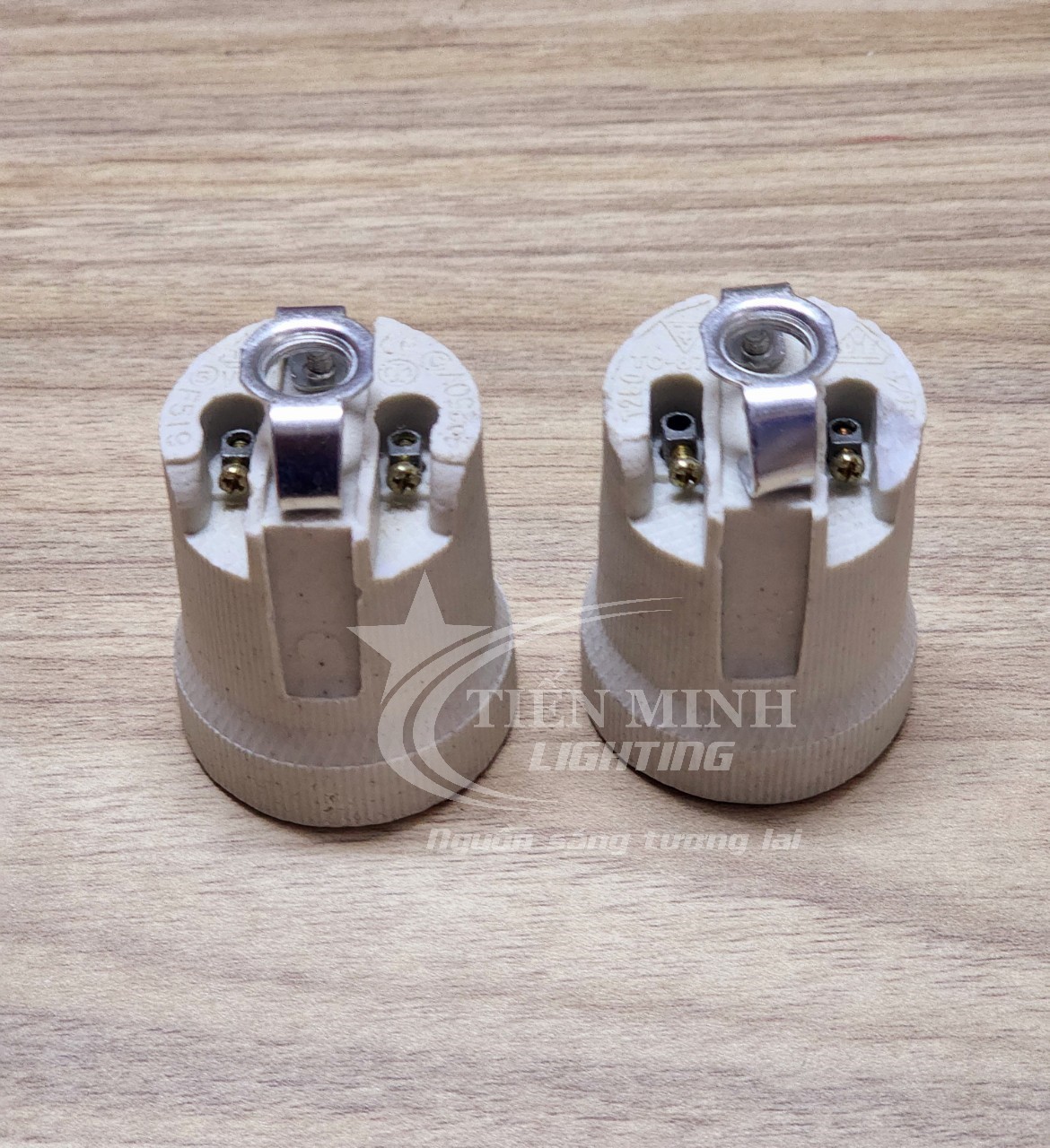 Đui đèn E27 bằng sứ chịu nhiệt, 100% chịu nhiệt tốt