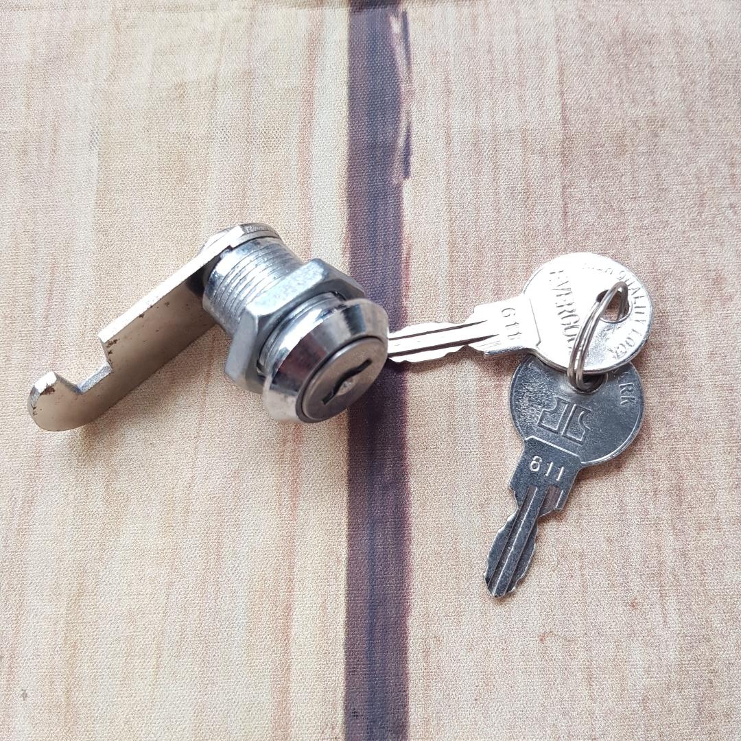 KHÓA TỦ EV TRỤC NGẮN 2.5CM-2 CHÌA KHÓA