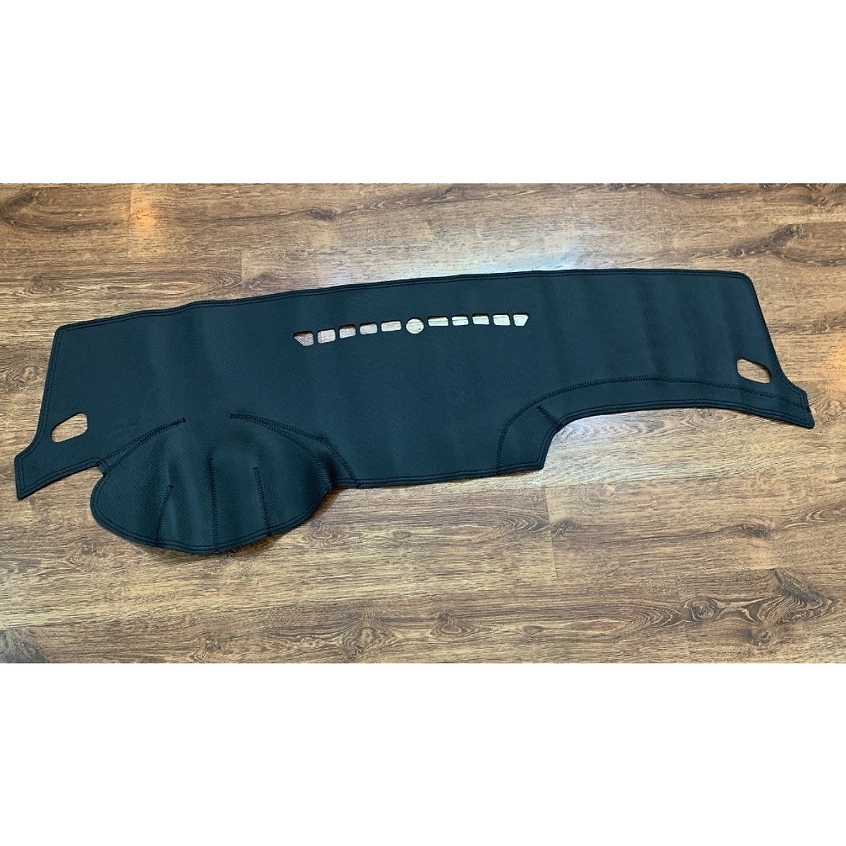 Thảm taplo da ô tô vân cacbon xe Chevrolet Cruze (2015 - 2018) thế hệ mới chống nắng, chống nứt vỡ, không bám bụi, không mùi