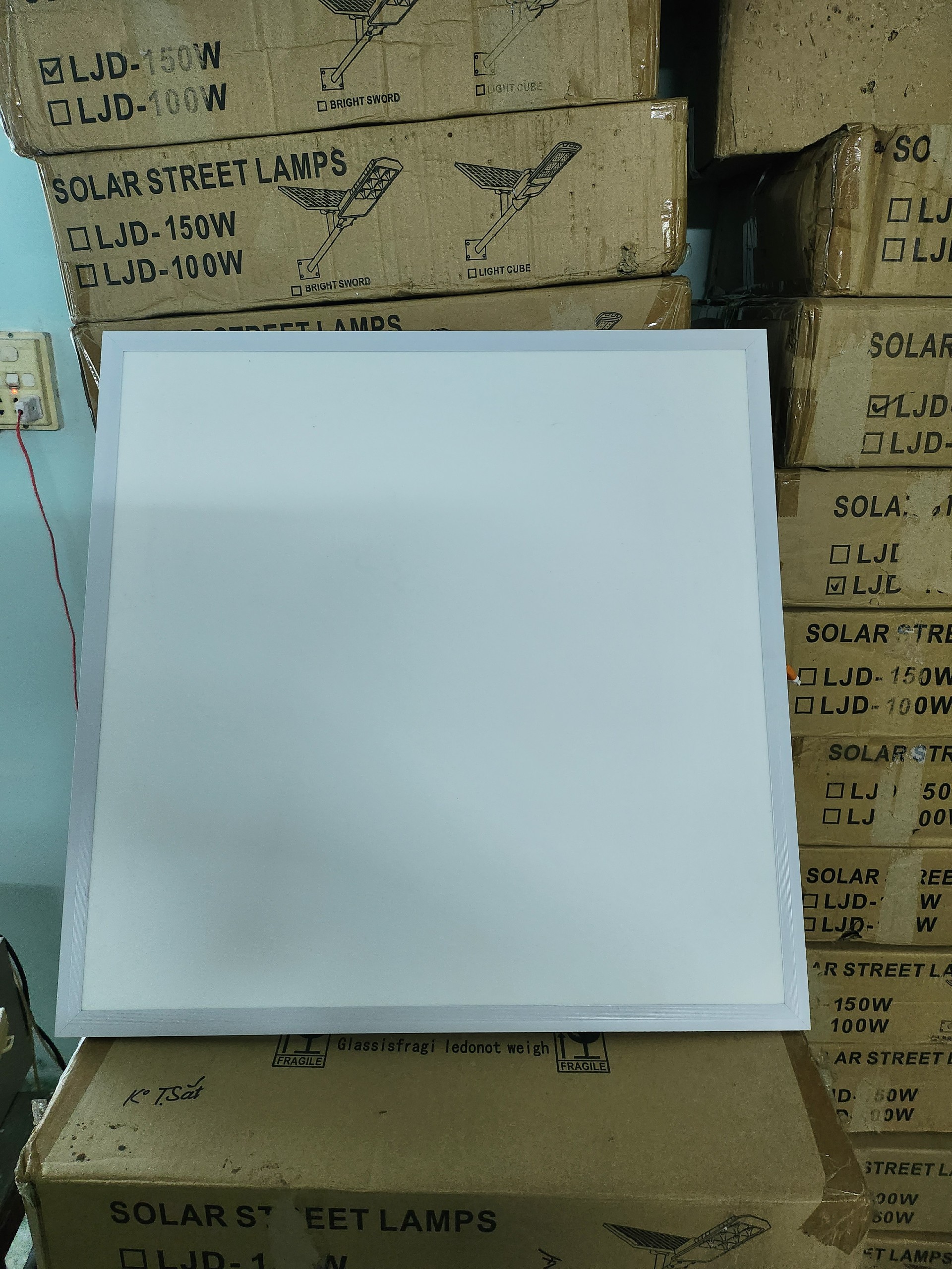 Đèn Led vuông ốp trần siêu mỏng nhẹ