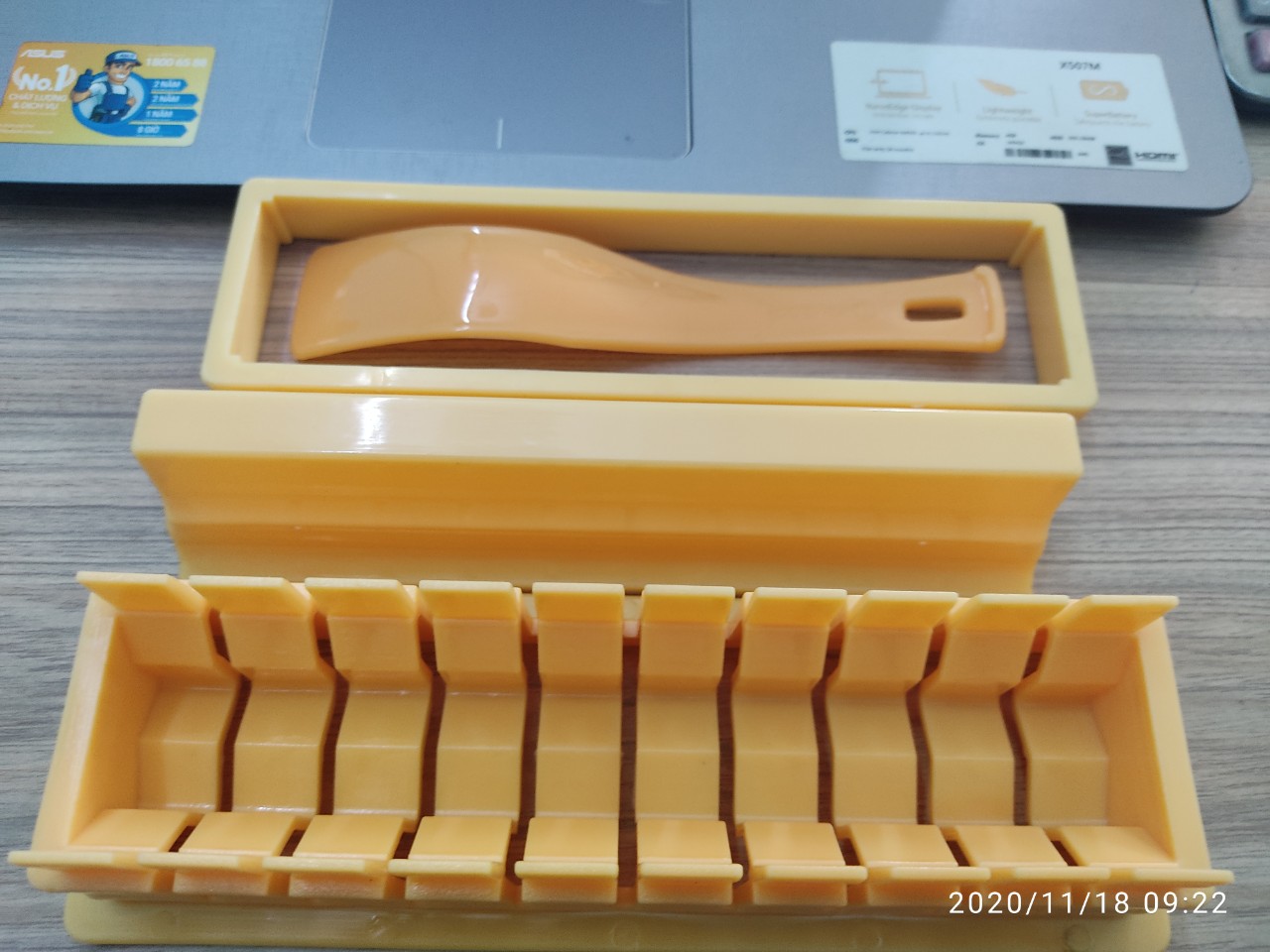 Khuôn sushi nhựa cao cấp hình ngôi sao 23 cm x 7 cm x 7 cm
