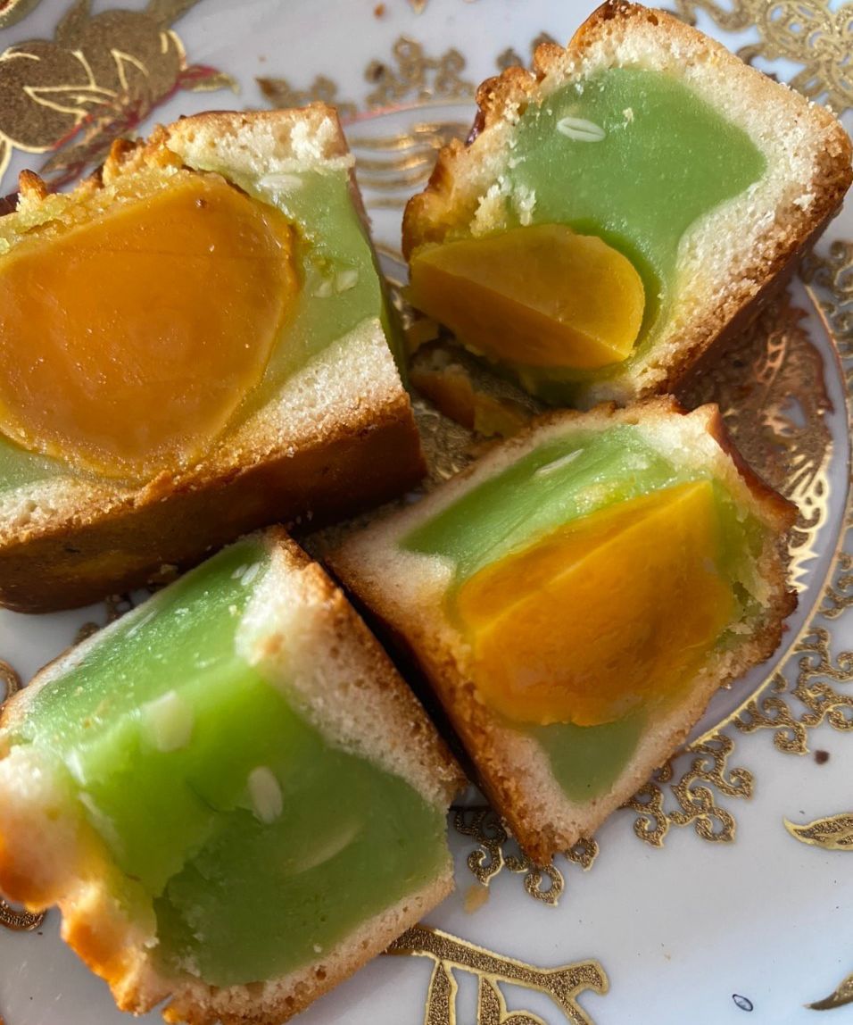 Bánh trung thu nhân lá dứa hạt dưa tân dân lợi