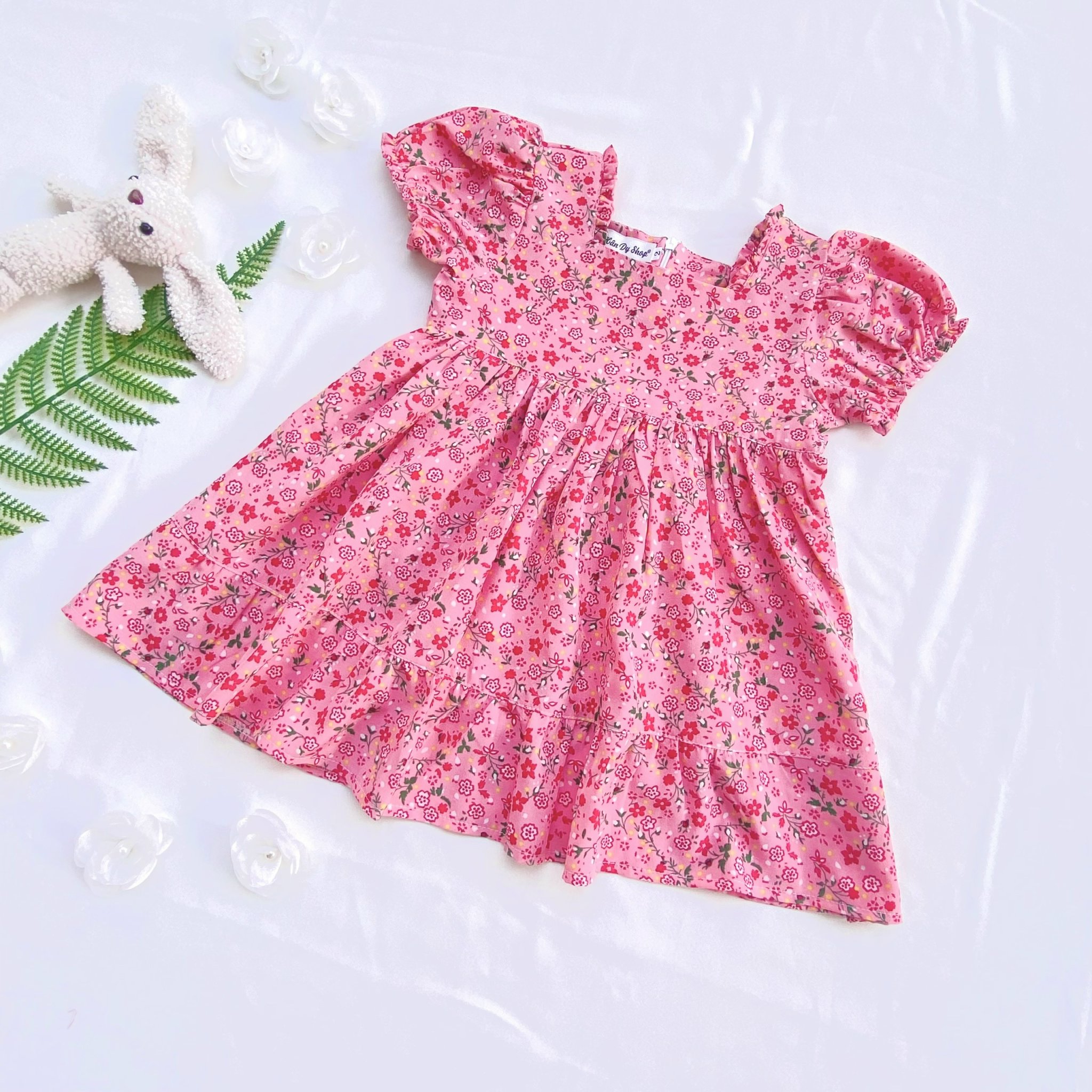 Váy cho bé cổ vuông nhún bèo tay phồng