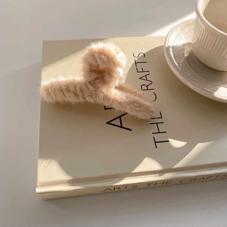 🌟 Clip tóc cá mập kẹp sau gáy Plush kẹp tóc cô gái Hàn Quốc tóc kẹp tóc mùa thu đông mềm mại lông FAVOURIE