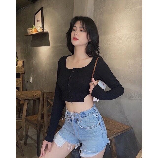 Áo croptop gân tay dài gài nút khoét eo