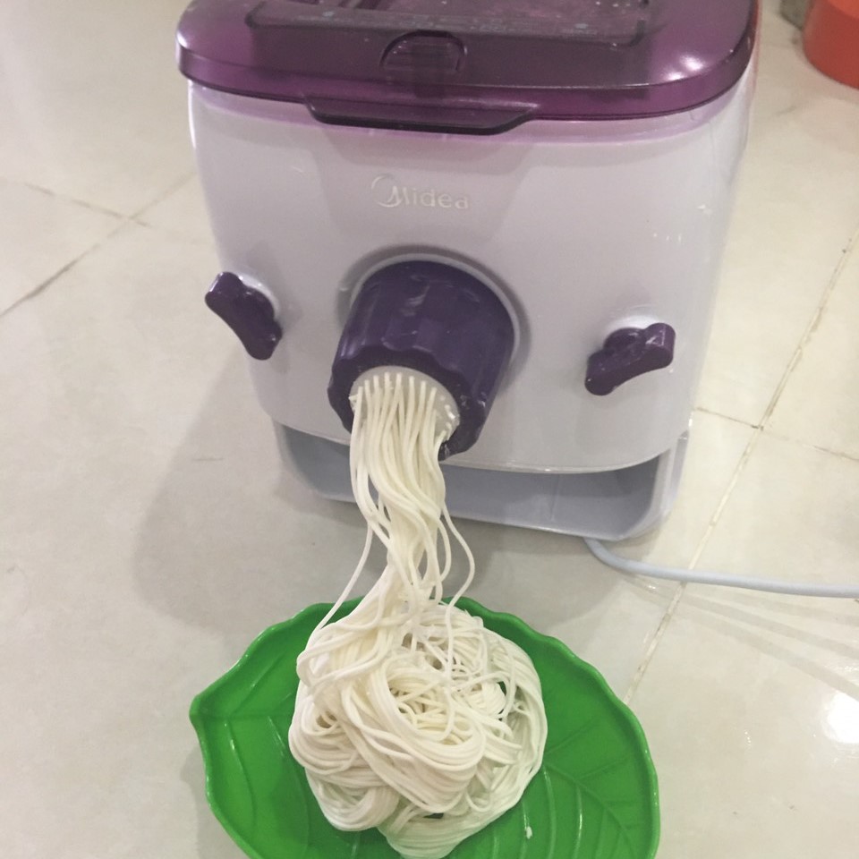 Máy Làm Mì Bún Phở Midea. Máy làm mỳ tươi chính hãng. Có sẵn 7 khuôn và dịch Tiếng Việt, bảo hành 12 tháng