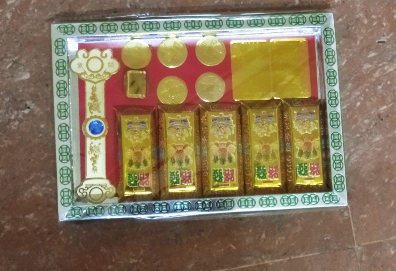 1 hộp vàng hàng mã