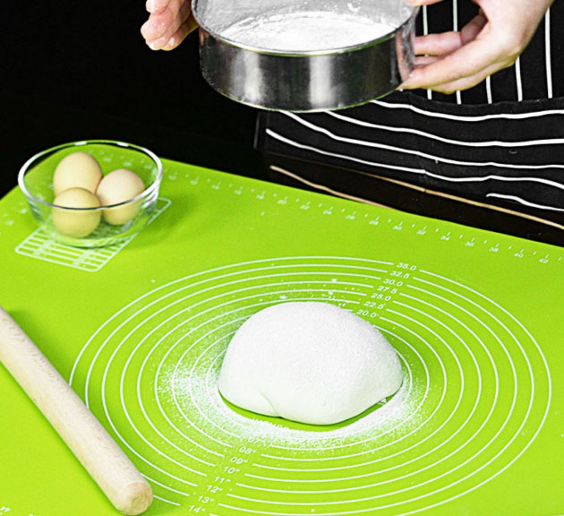 Tấm Lót Nướng Và Nhào Bột Silicon 50*40cm và Cây Lăn Bột Gỗ 28cm-Tặng nút bịt ổ điện an toàn