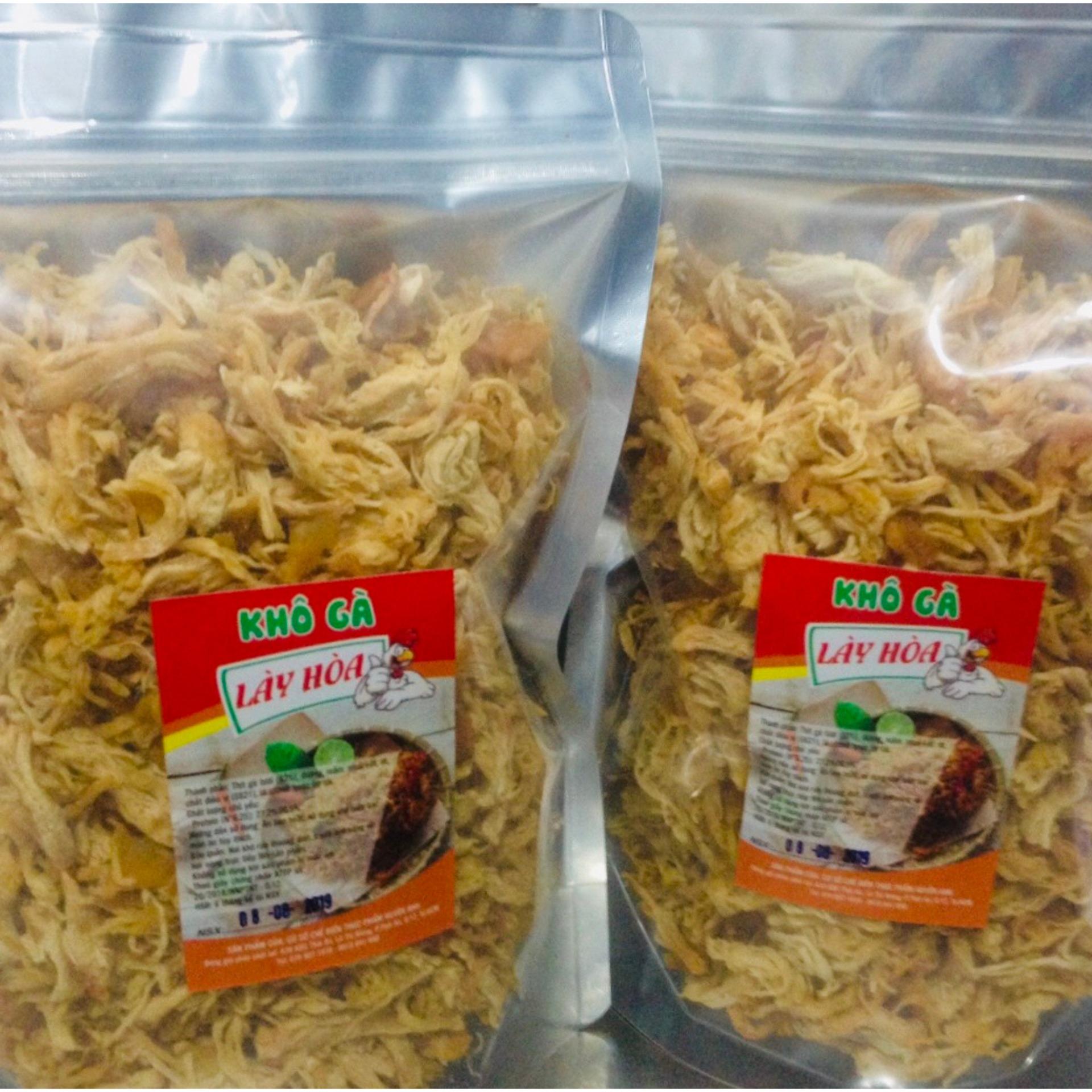 Combo 1kg Khô gà Giòn KHÔNG CAY Lày Hòa: 500g Bơ tỏi và  500g lá chanh (2 BỊCH ZIP 500g) chế biến từ những nguyên liệu tươi mới, đảm bảo vệ sinh an toàn thực phẩm.
