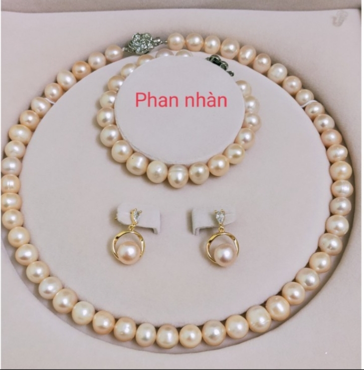 Bộ trang sức ngọc trai thật nước 10li hồng ánh cam hàng 3 món gồm vòng cổ, vòng tay, bông tai đã có hộp ( có bán lẻ món)