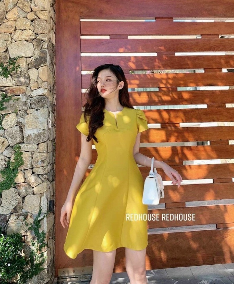 [HCM]Đầm cổ sẻ tay hoa hồng sang chảnh ba màu ( vàng be và đen )