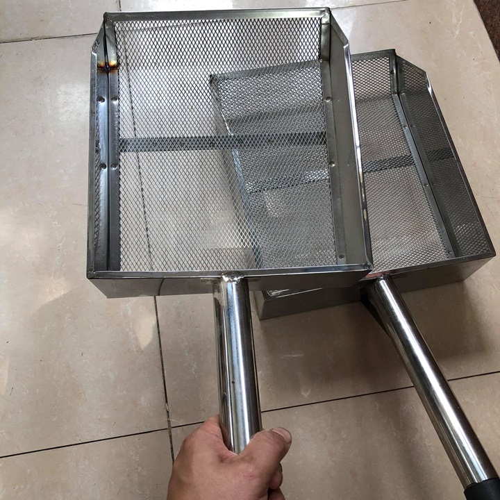 DỤNG CỤ VỆ SINH CHUỒNG GÀ BẰNG INOX - CÓ x 3 CỠ