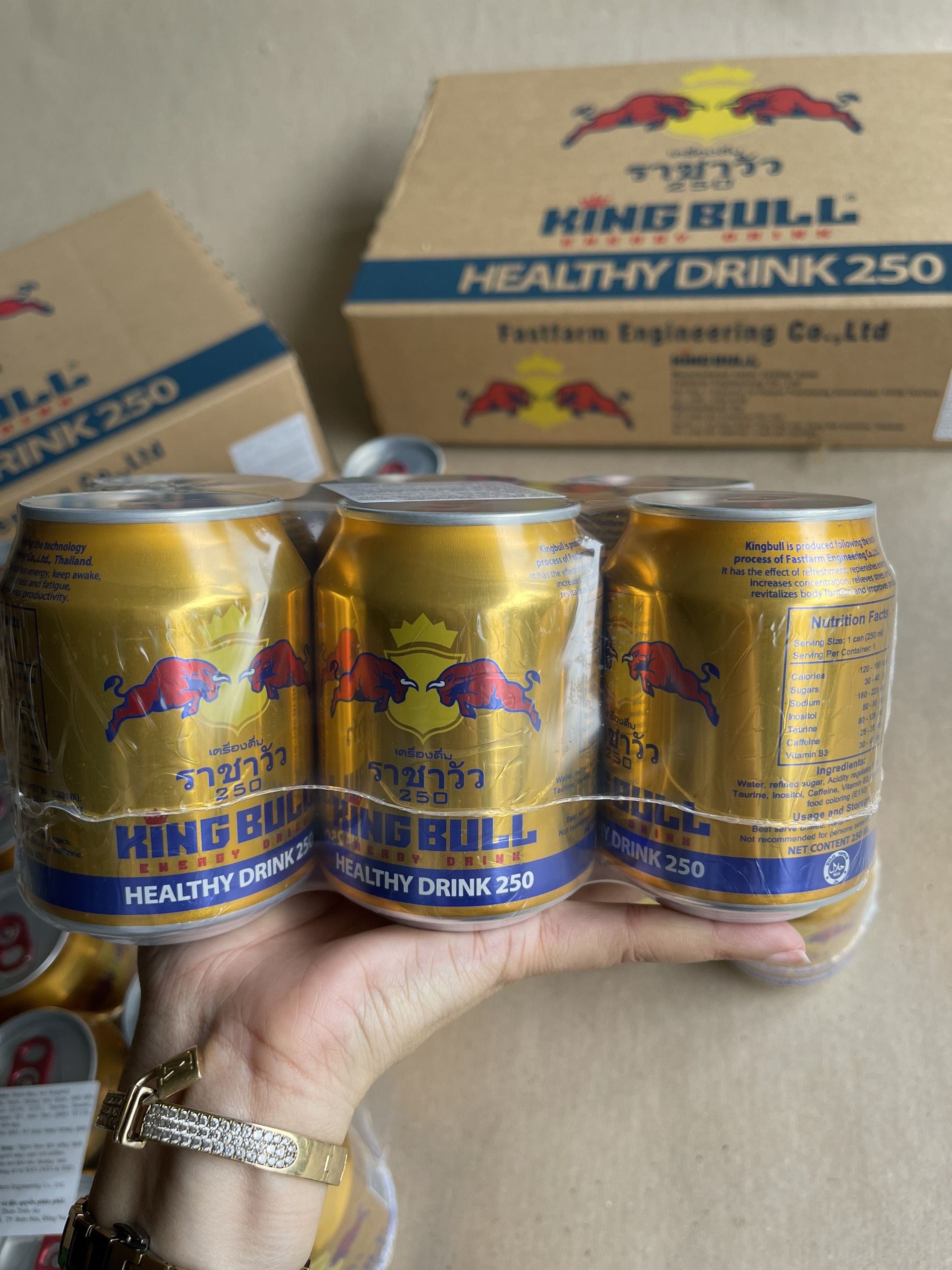 Lốc 6 lon x 250ml bò húc thái king bull