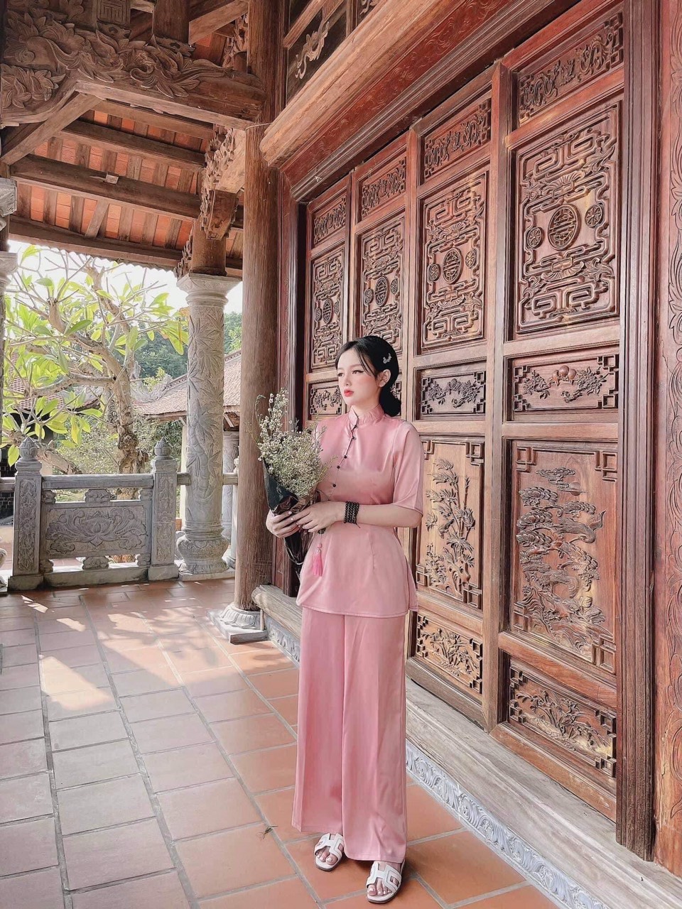 Đồ lam đi chùa đính dây may mắn