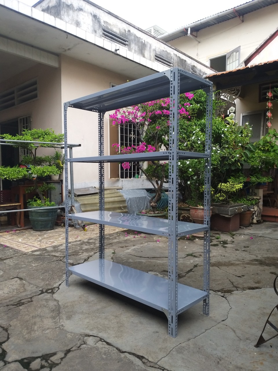 Kệ sắt v lỗ 01