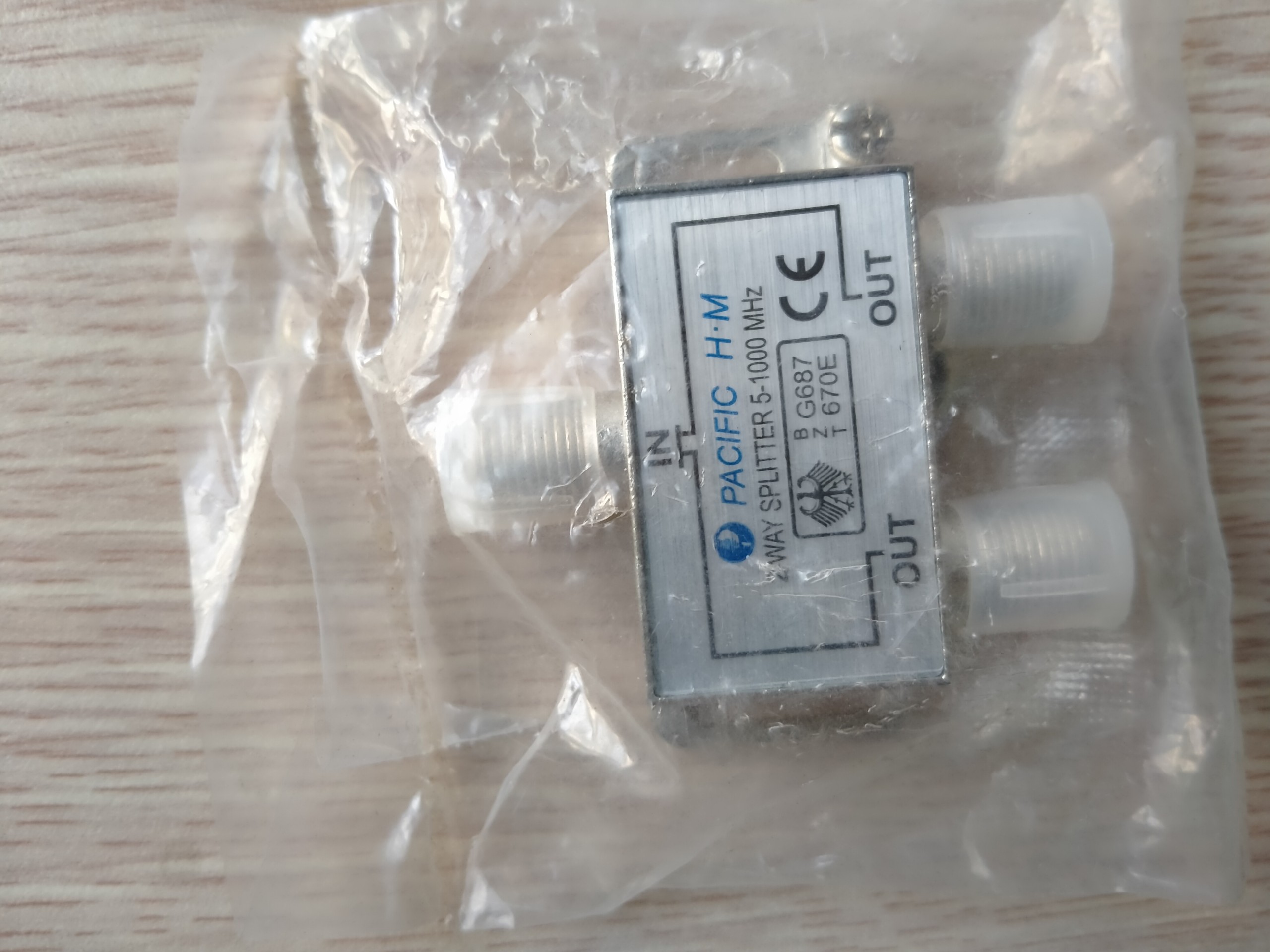 Bộ chia tín hiệu truyền hình cáp pacific 5 -1000mhz 5 -2400mhz chia tivi