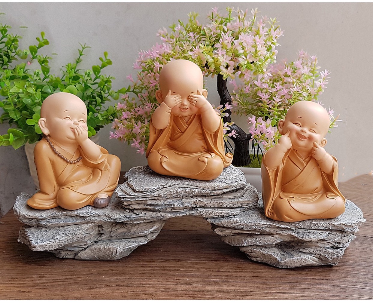 Bộ 03 tượng chú tiểu áo nâu - mẫu chú tiểu ngồi 10,5cm trên đế giả đá