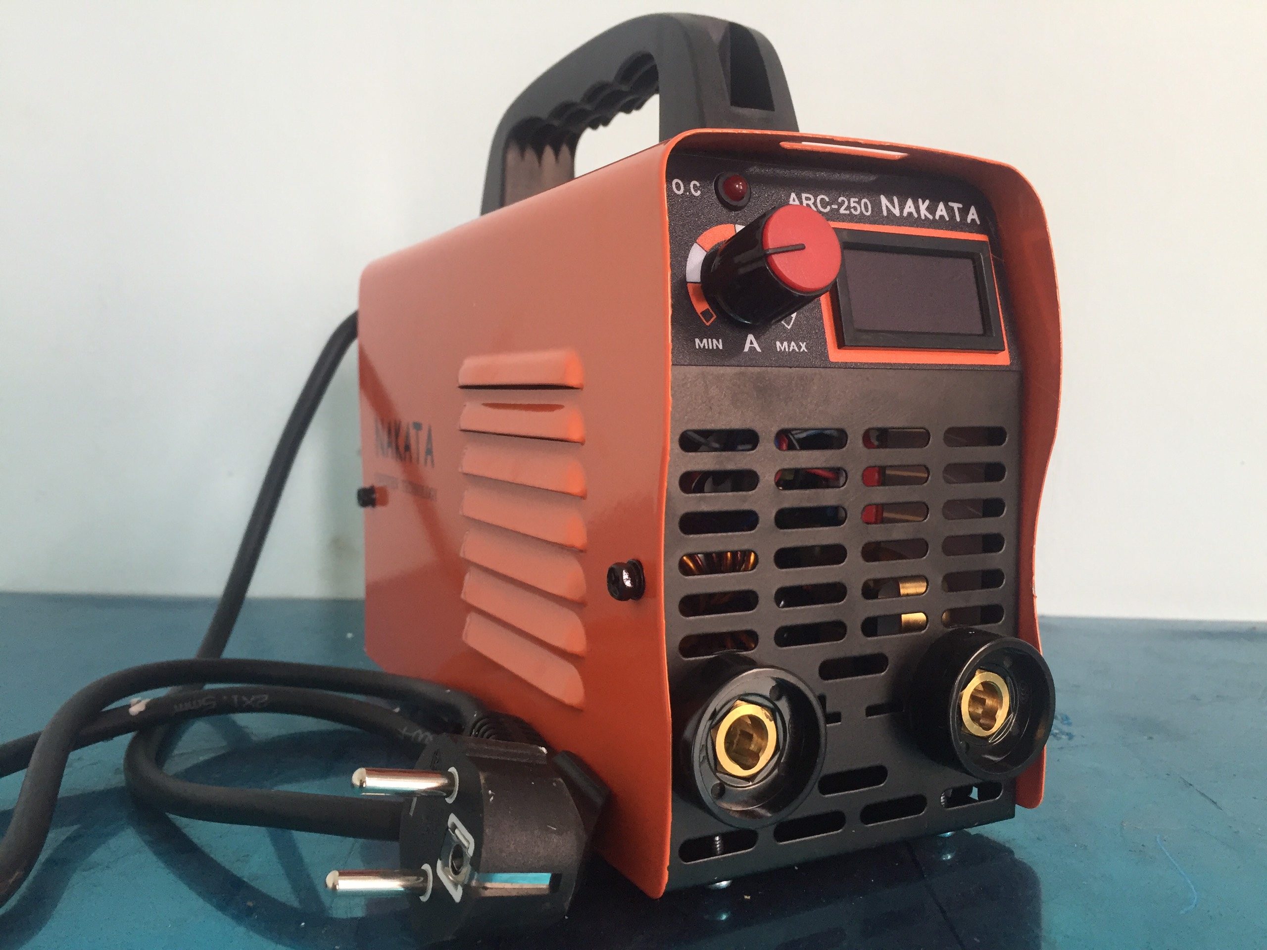 Máy hàn điện tử, hàn que mini nakata - máy hàn gia đình, hàn trên cao, 4 tụ 450v, 820µf siêu nhỏ gọn, công suất 250a, hàn que 1.6 đến 4.0 li, bảo hành 1 năm