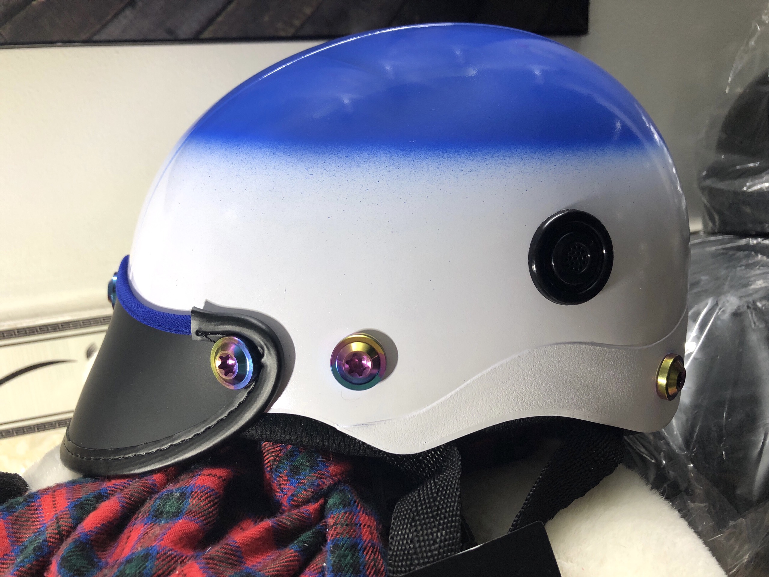 [TẶNG MÓC KHÓA] Nón Bảo Hiểm Sơn Cao Cấp - Phủ Nano 2 Màu - Gắn Full 8 Ốc Titan Gr5 Siêu Đẹp