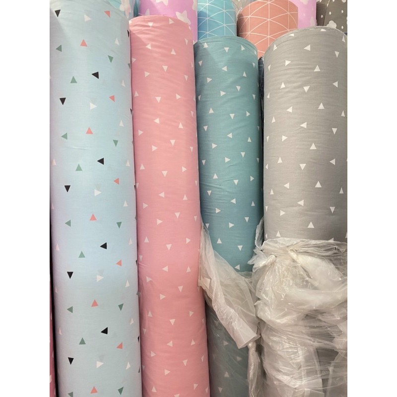 Vải thô mặt lụa 100% cotton mềm mát hoạ tiết tam giác nhỏ