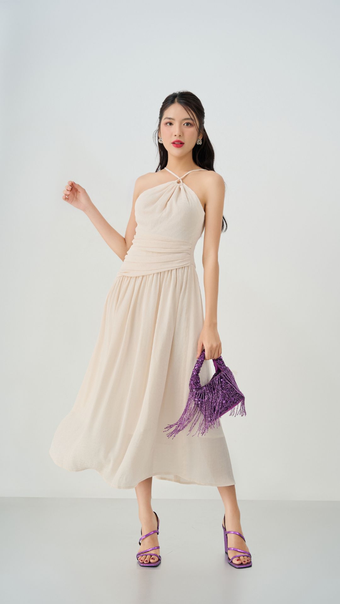 Vella fashion - đầm midi cổ yếm xếp ly eo vd23075