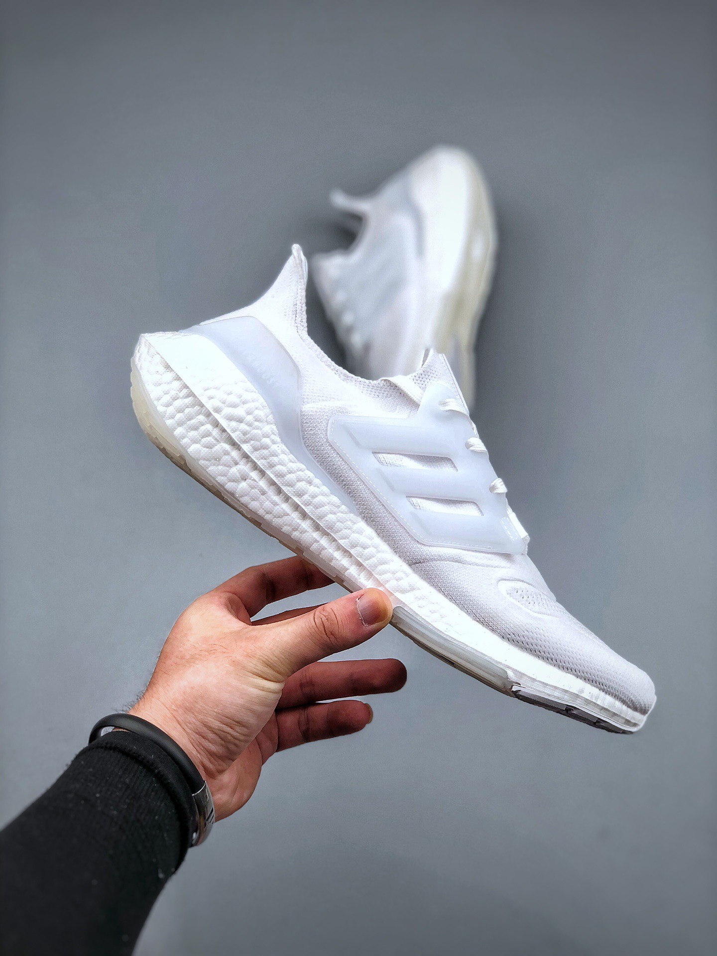 Giày thể thao chạy bộ Adidas Ultraboost 22 cho cặp đôi