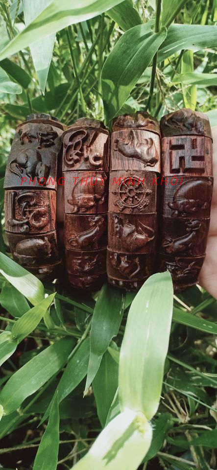Vòng tay 12 con giáp .Vòng tay gỗ sưa dây tự nhiên.Vòng tay phong thủy . Tặng kèm dây thay dự phòng và hộp đựng cao cấp