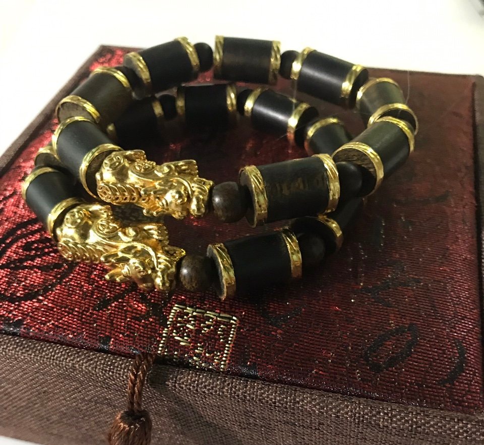 Vòng tay trầm phong thủy
