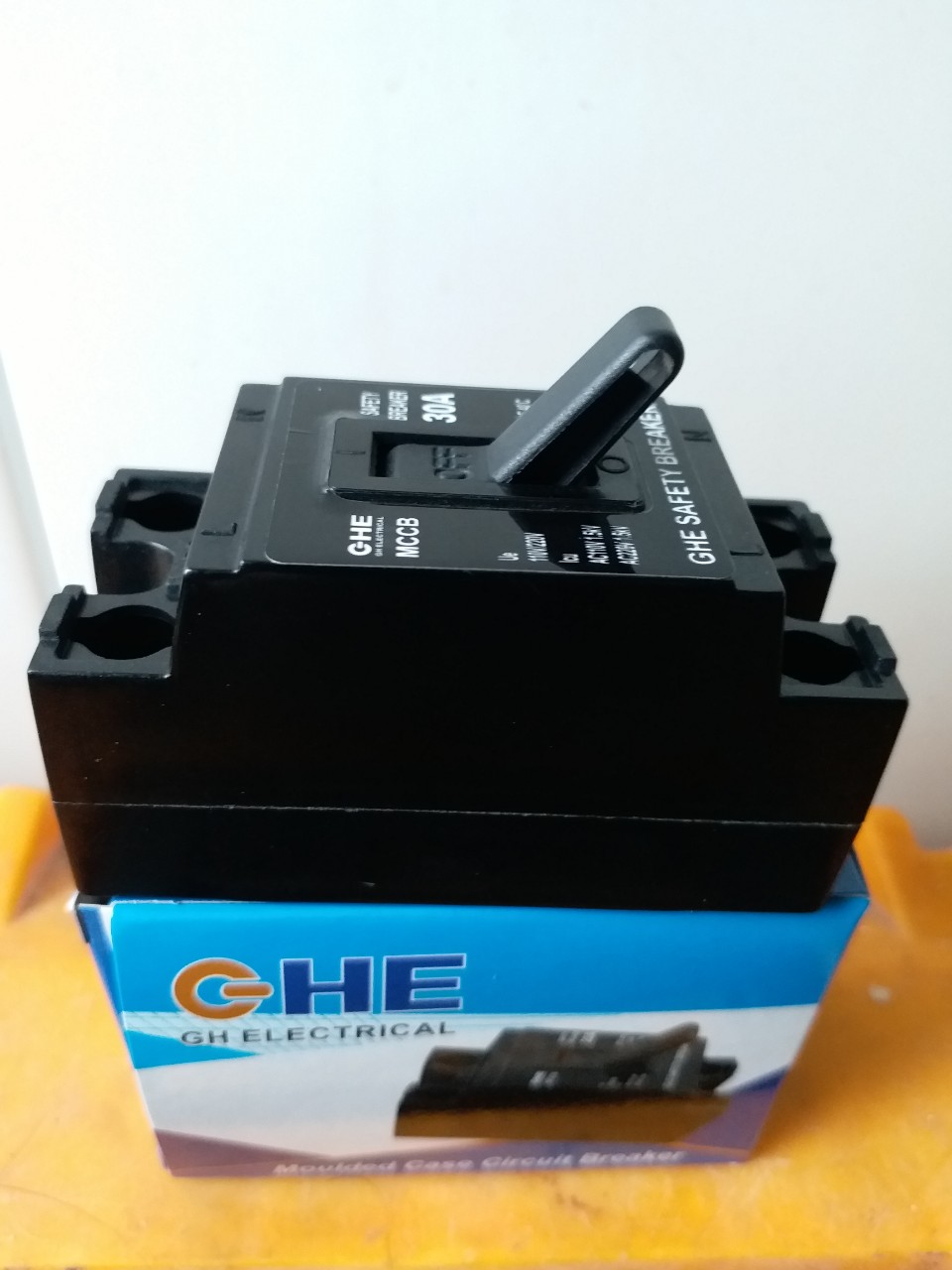 Cb cầu dao tự động ghe
