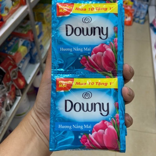 Dây 10 gói nước xả vải Downy hương nắng mai