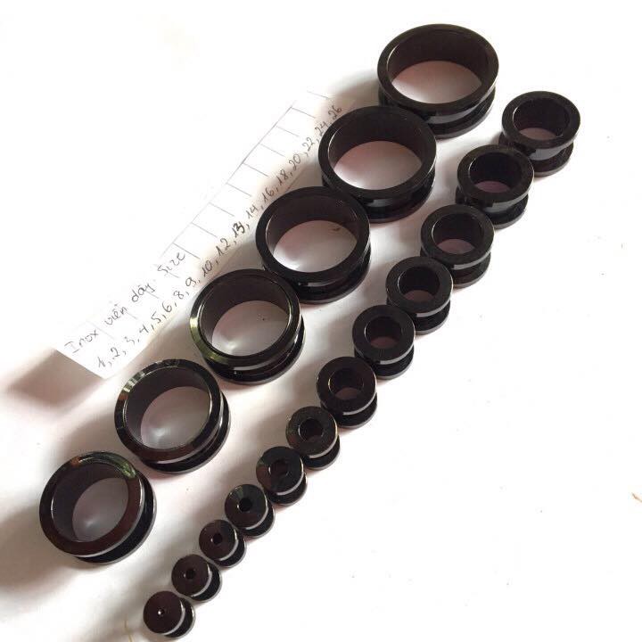 Nong tai inox đen -Vành dày ( giá theo chiếc )