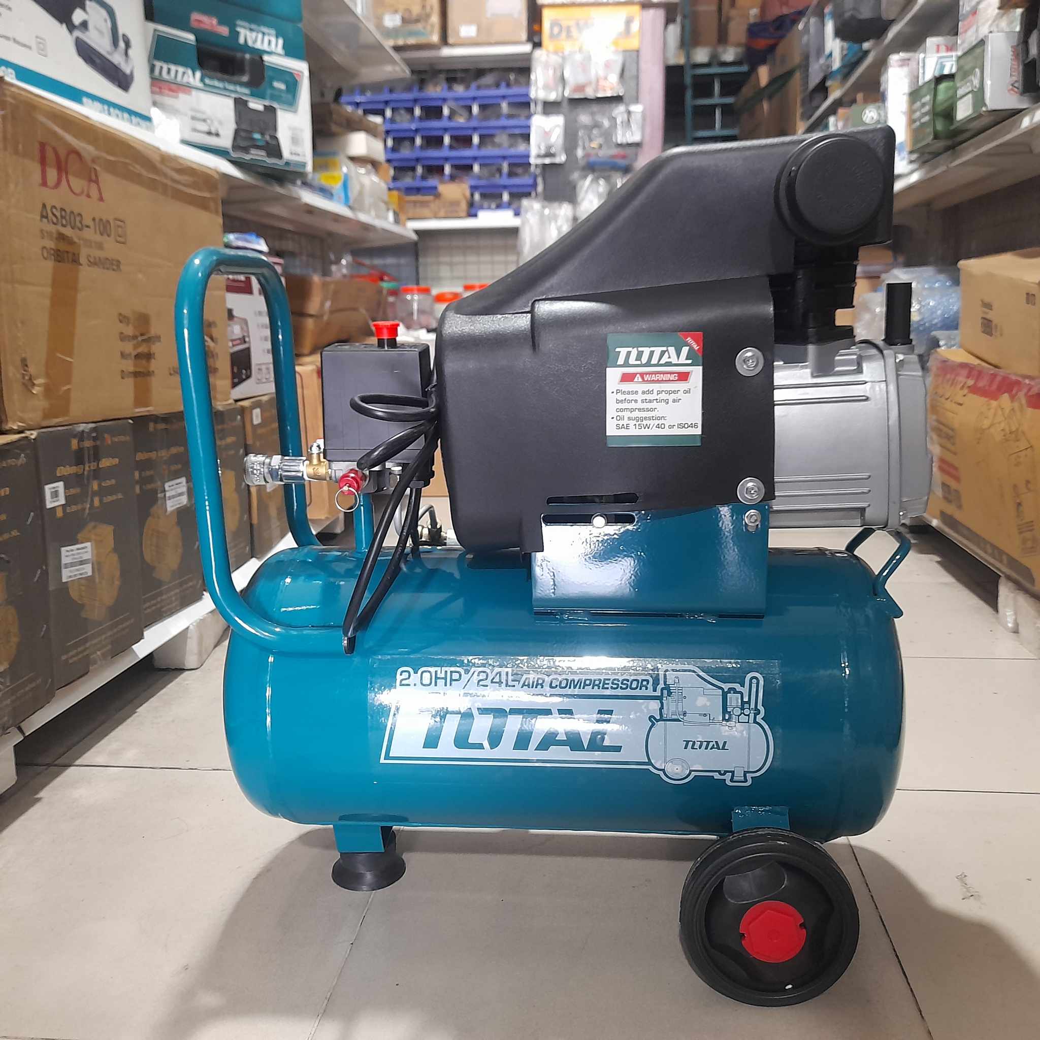 Máy nén khí có dầu 24l total - tc1202411t công suất 2hp 8bar 2850rpm 220v bảo hành 6 tháng
