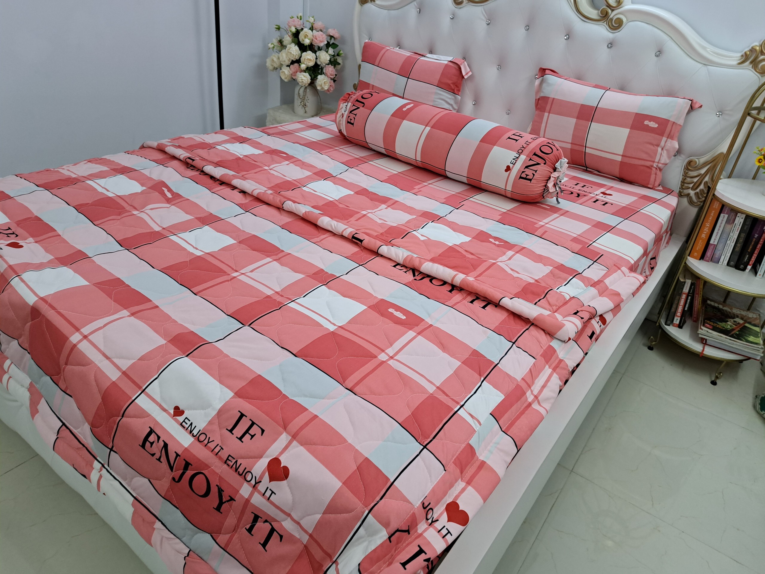 "[HCM]Bộ drap thun Hàn Quốc loại 1 có mền 5 món ( 1 drap + 1 chăn chần bông + 3 áo gối}
