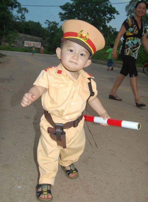 Bộ quần áo công an giao thông trẻ em đầy đủ phụ kiện