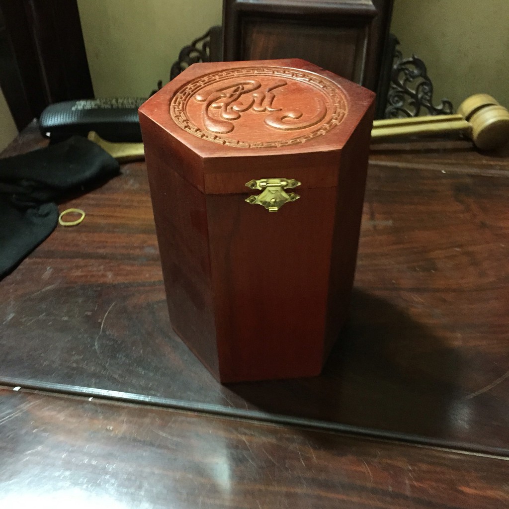 Hộp đựng chè chữ phúc hình lục giác