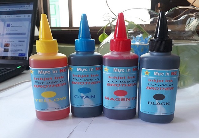Bộ 4 màu mực đổ in phun Brother, mỗi bình 100ml: Xanh, Đỏ, Vàng, Đen. Là chai, lọ mực nước Dye Ink dùng nạp, bơm vào bộ hệ thống ngoài máy in phun Brother