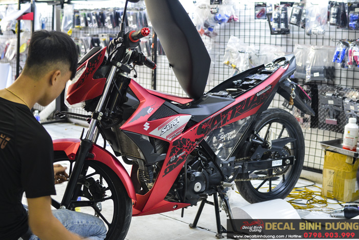 ️️🍅 HÌNH TỰ CHỤP ️️🍅 Tem Satria Phiên Bản Zin ️🍅 Tem Satria đỏ đen ️🍅 Decal Satria Giá Rẻ ️🍅 Làm Trùm Hoặc Rời Theo Yêu Cầu