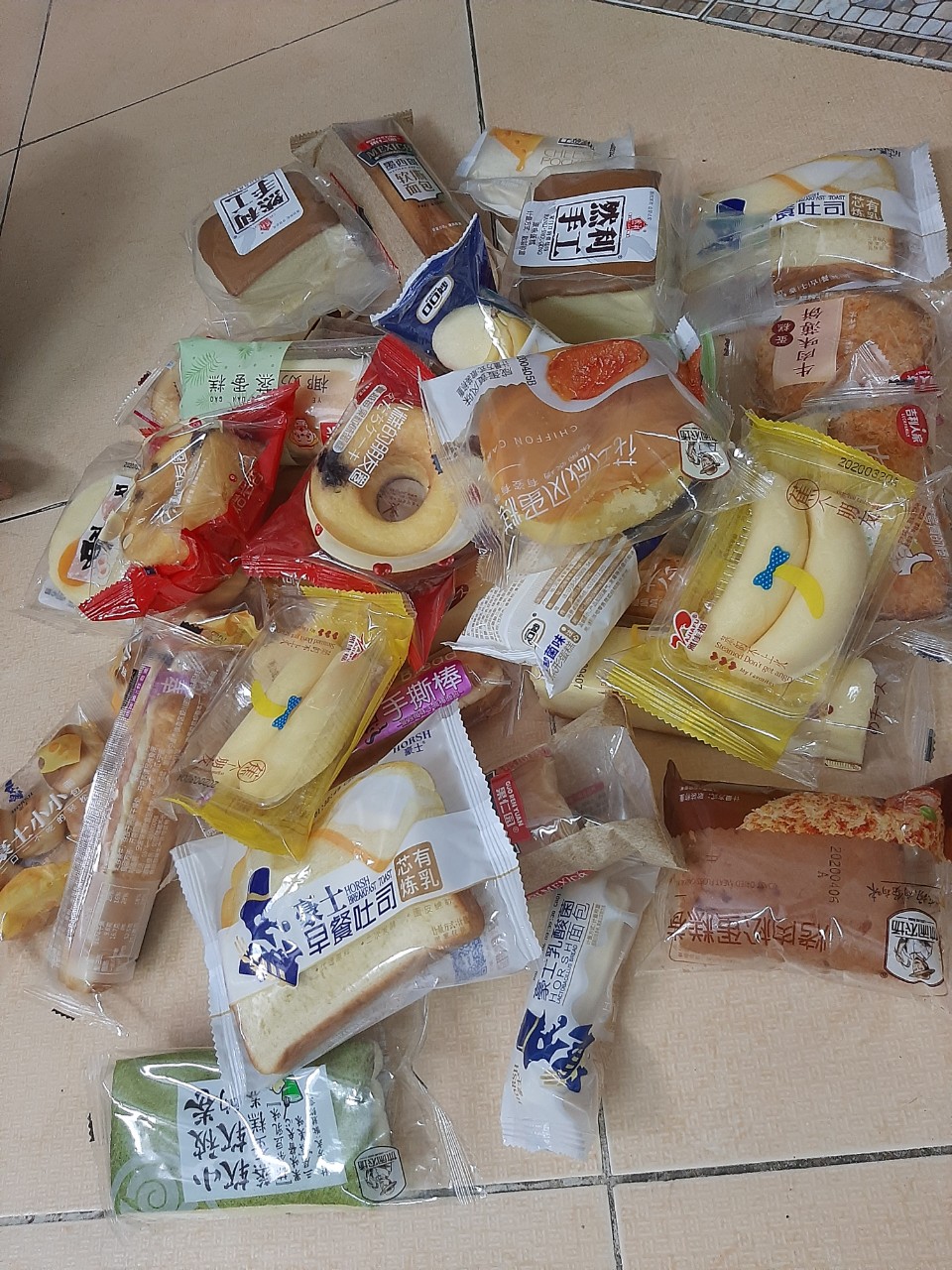 Thùng 1kg Bánh Tươi Đài Loan Thơm Ngon Mix Đủ Vị