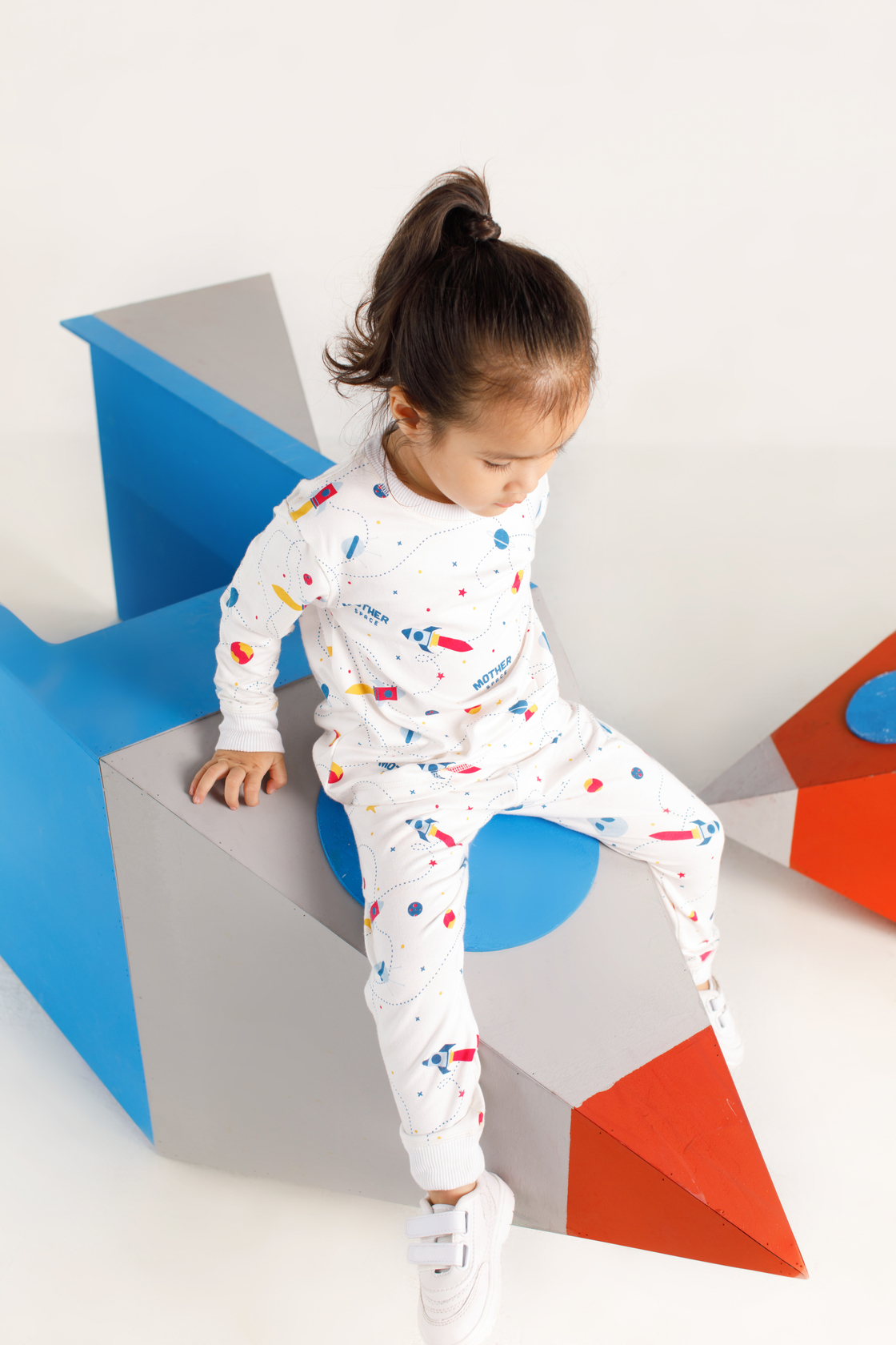 MotherSpace - Set nguyên bộ trắng, mặc ngủ tay dài hoạ tiết không gian cho bé trai và bé gái