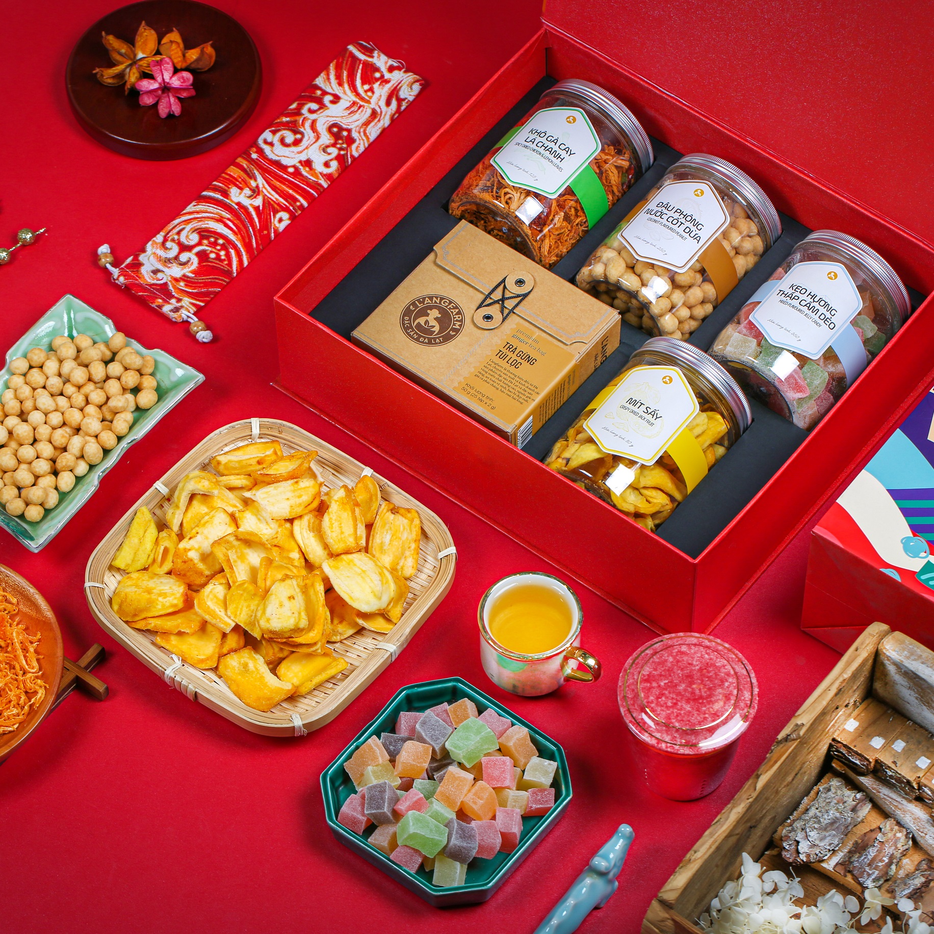 [Chỉ 379K Sưu tầm mã 70K] Hộp quà tết L’angfarm Đặc sản Đà Lạt Phúc-Lộc-Thọ - Món quà Tết 2021 ý nghĩa (Đỏ)