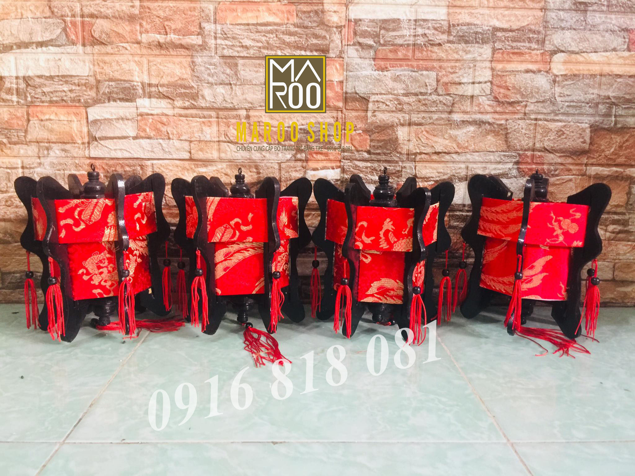 Đèn lồng Hội An gỗ lục giác vải gấm đỏ họa tiết rồng nổi size 20 cm