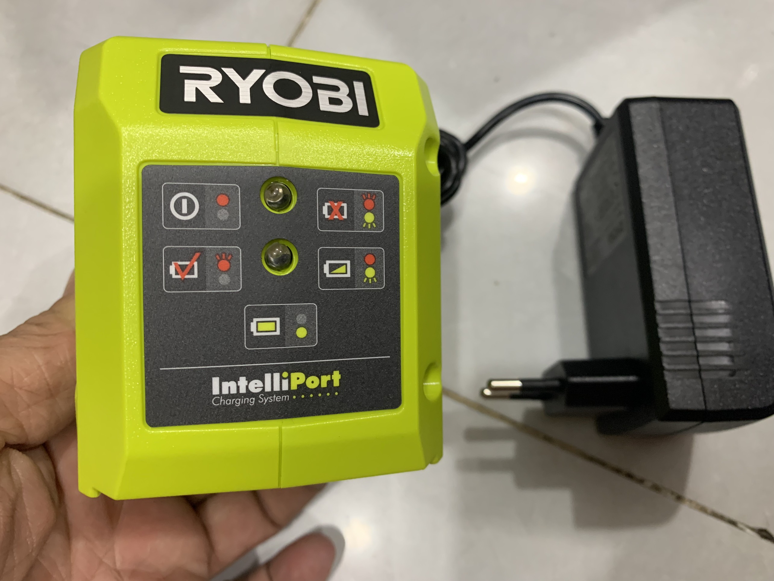 Sạc ryobi 220v rc18 18v