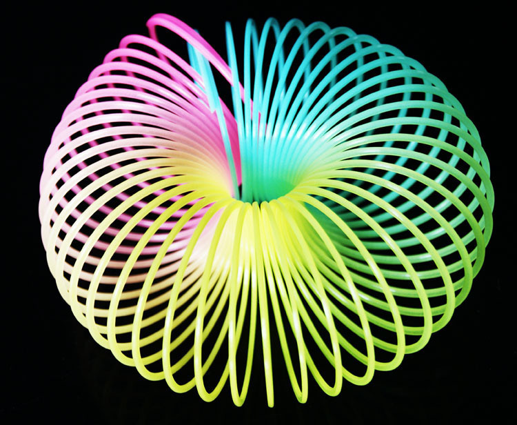 ĐỒ CHƠI LÒ XO CẦU VỒNG NHIỀU SẮC MÀU (9cm x 9cm x 9cm)